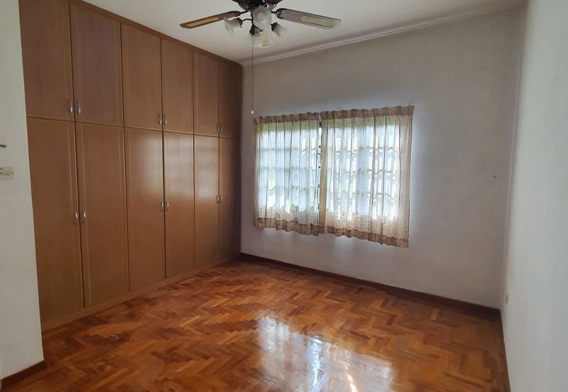 SL 8, Bandar Sungai Long