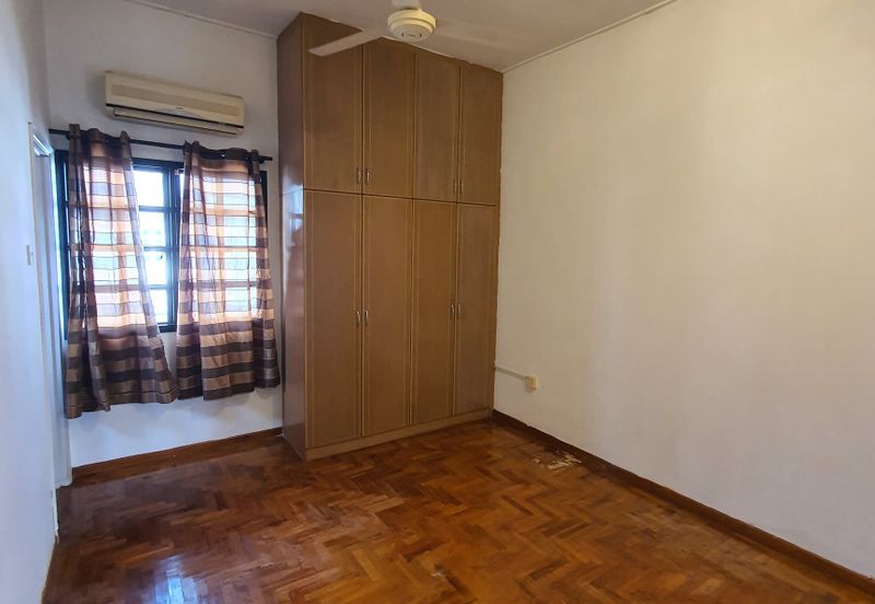 SL 8, Bandar Sungai Long