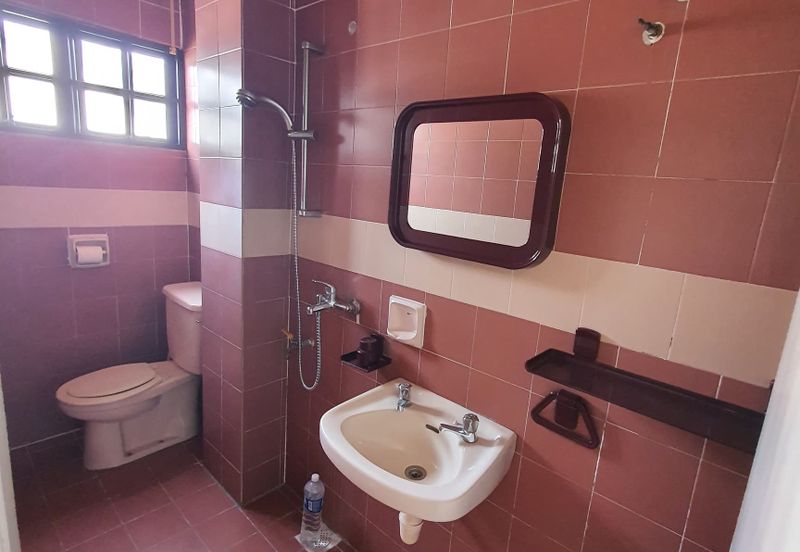 SL 8, Bandar Sungai Long