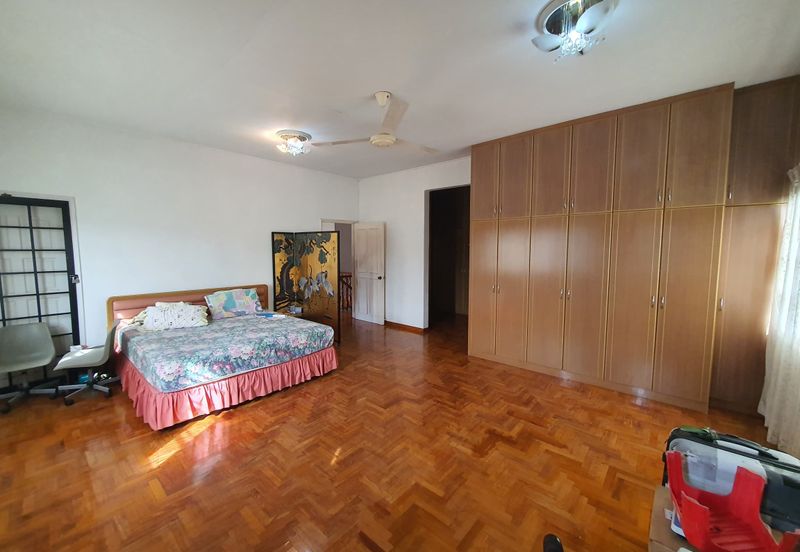 SL 8, Bandar Sungai Long