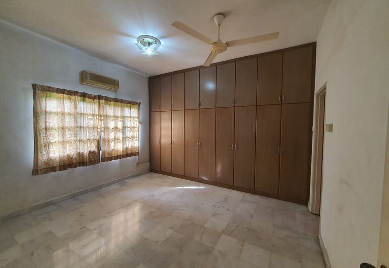 SL 8, Bandar Sungai Long