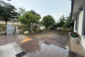 The Country Residency