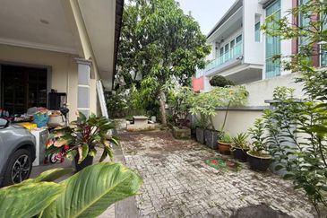 The Country Residency