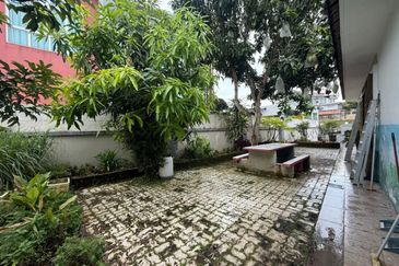 The Country Residency