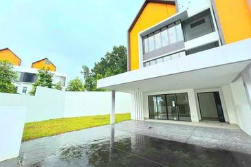 East 57 (Residensi Laman Timur)