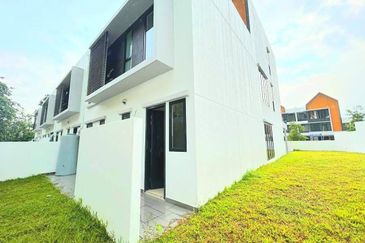 East 57 (Residensi Laman Timur)