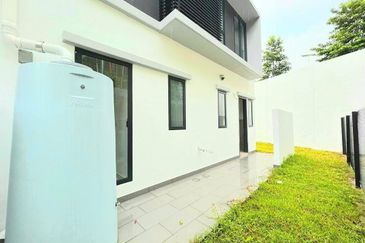East 57 (Residensi Laman Timur)