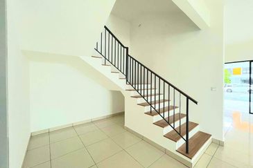 East 57 (Residensi Laman Timur)