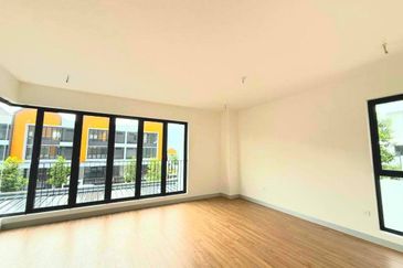 East 57 (Residensi Laman Timur)