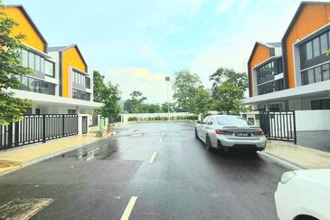 East 57 (Residensi Laman Timur)