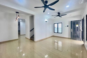 Jalan Suasana, Bandar Tun Hussein Onn