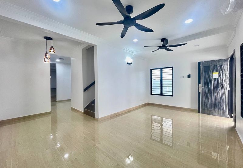 Jalan Suasana, Bandar Tun Hussein Onn