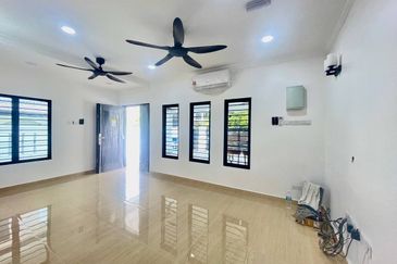 Jalan Suasana, Bandar Tun Hussein Onn