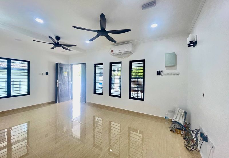 Jalan Suasana, Bandar Tun Hussein Onn