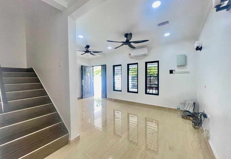 Jalan Suasana, Bandar Tun Hussein Onn