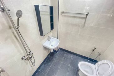 Jalan Suasana, Bandar Tun Hussein Onn