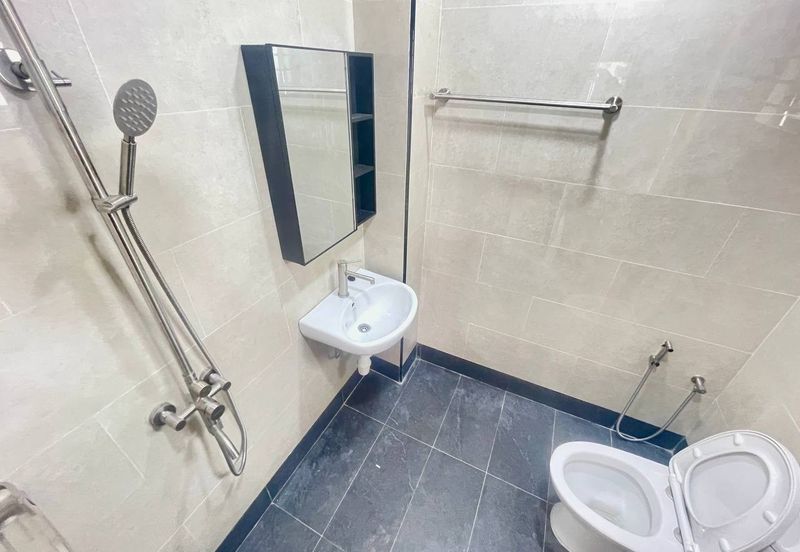 Jalan Suasana, Bandar Tun Hussein Onn