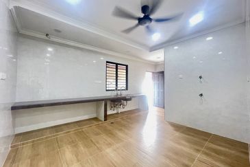 Jalan Suasana, Bandar Tun Hussein Onn