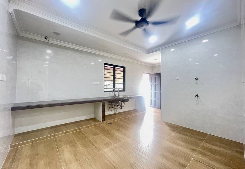 Jalan Suasana, Bandar Tun Hussein Onn