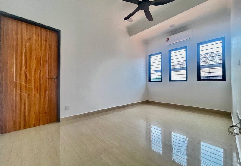 Jalan Suasana, Bandar Tun Hussein Onn