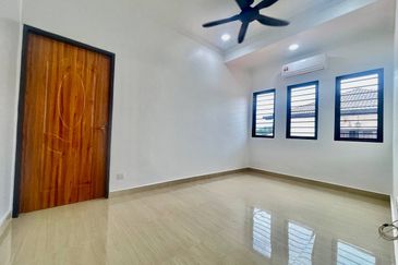 Jalan Suasana, Bandar Tun Hussein Onn