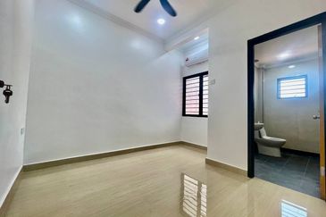 Jalan Suasana, Bandar Tun Hussein Onn