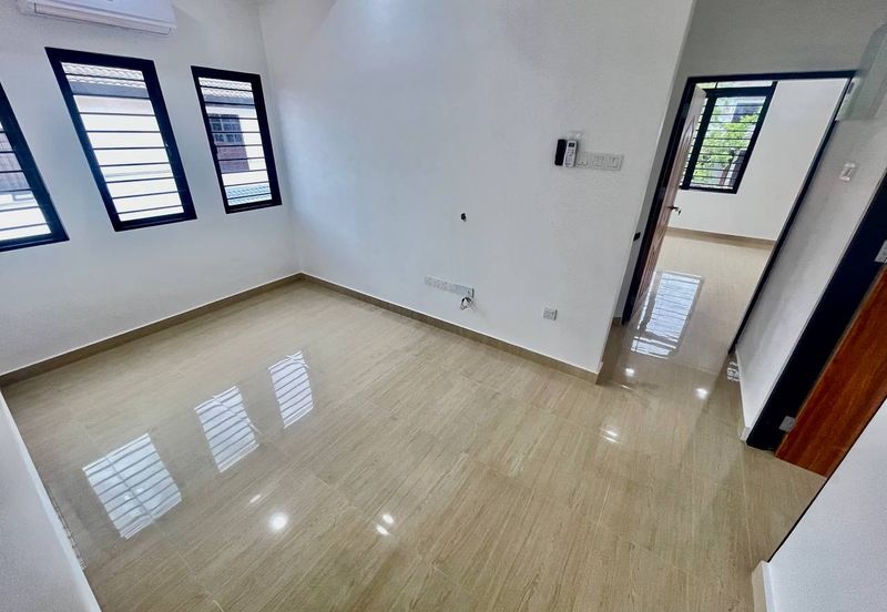 Jalan Suasana, Bandar Tun Hussein Onn