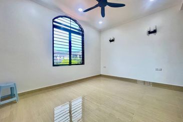 Jalan Suasana, Bandar Tun Hussein Onn