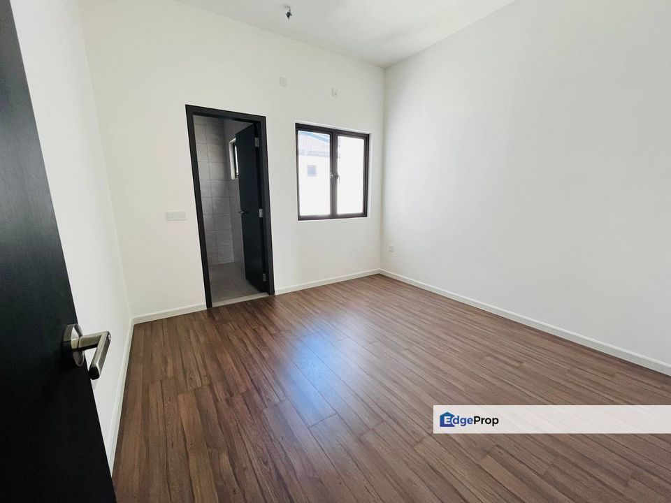 Serenia Anisa 1 Sepang Facing Open Double Storey, Selangor, Dengkil