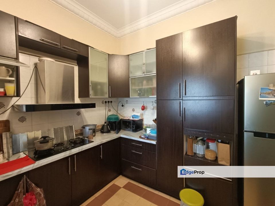 Seksyen 7 Shah Alam Spacious Move in Condition 2.5 Storey, Selangor, Shah Alam