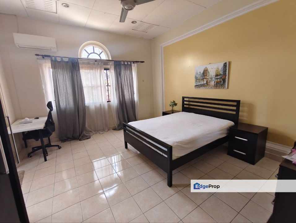 Seksyen 7 Shah Alam Spacious Move in Condition 2.5 Storey, Selangor, Shah Alam