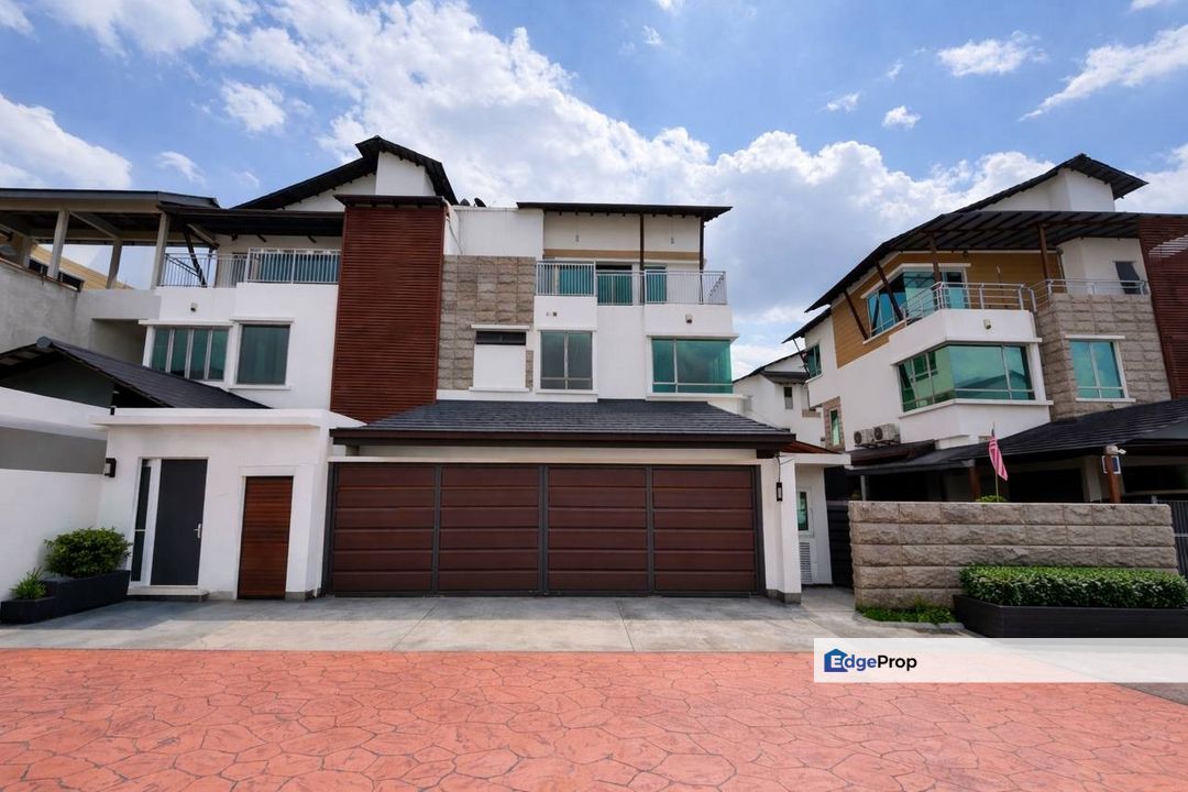 Laman Seri Shah Alam Renovated Guarded 3 Storey Semi Detached, Selangor, Shah Alam
