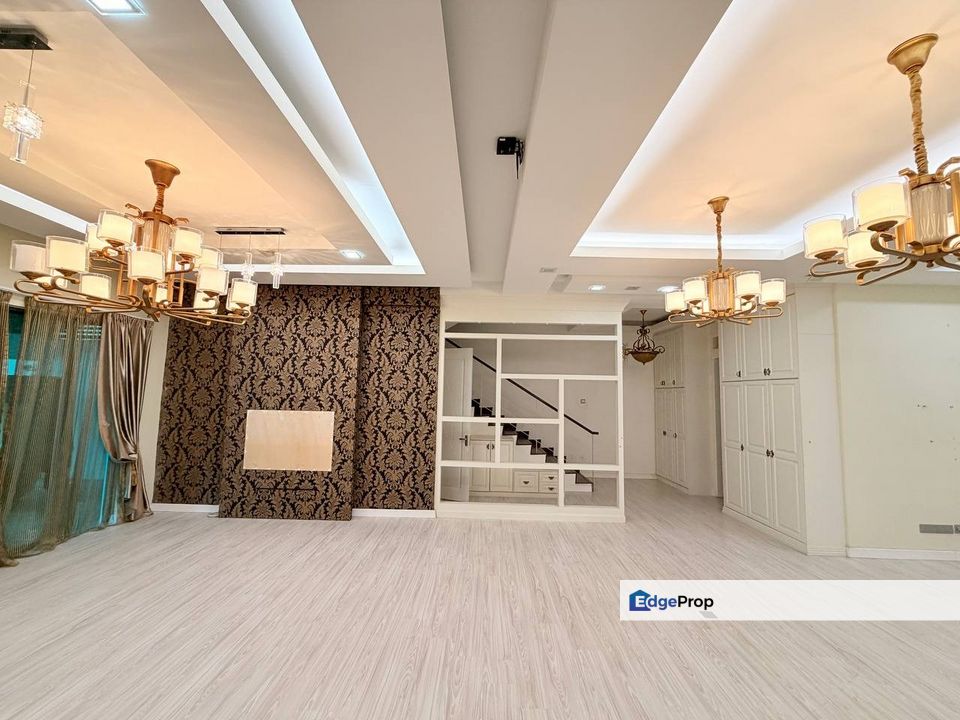 Laman Seri Shah Alam Renovated Guarded 3 Storey Semi Detached, Selangor, Shah Alam