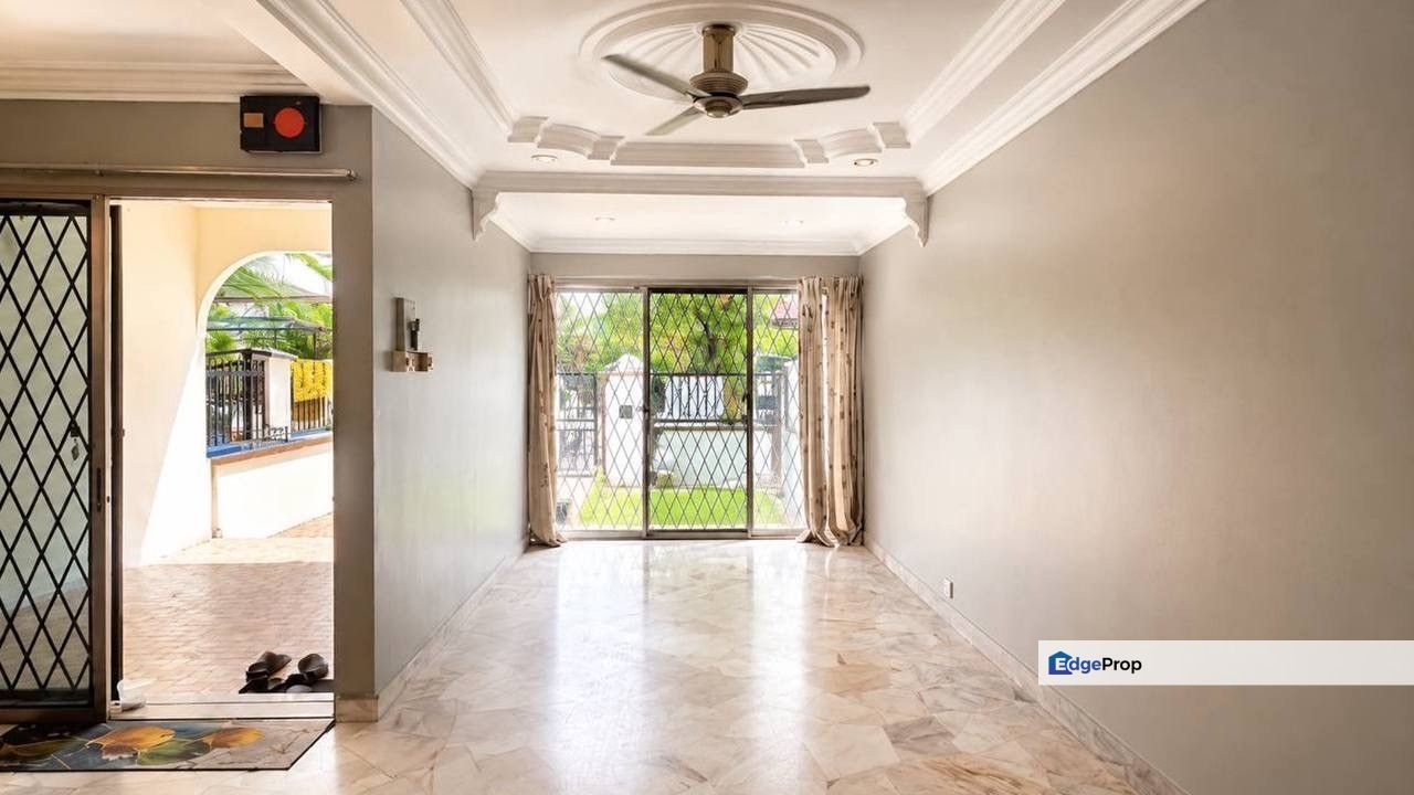Taman Cempaka Ampang Facing Open Well Maintained Double Storey Terrace, Selangor, Ampang