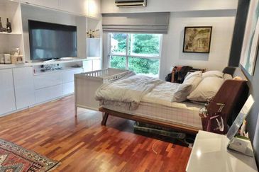 One Jelatek Condominium