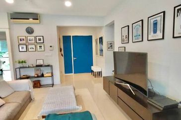 One Jelatek Condominium