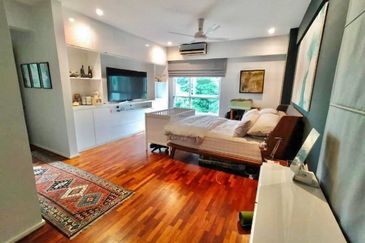 One Jelatek Condominium