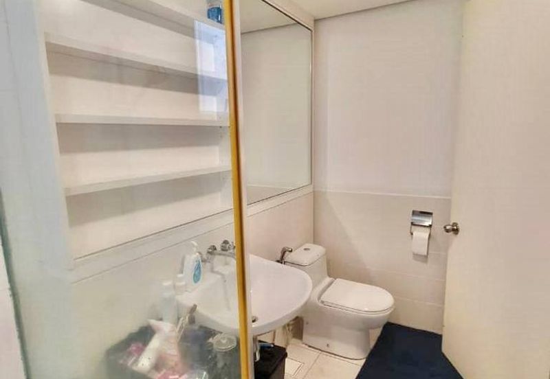 One Jelatek Condominium