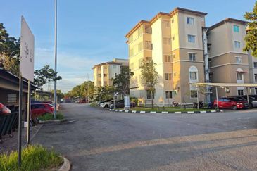 Akasia Apartment ( Setia Alam )