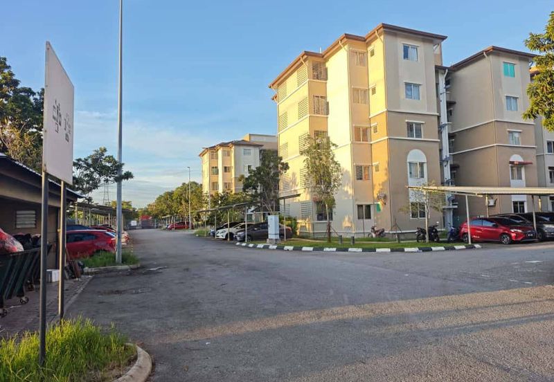 Akasia Apartment ( Setia Alam )