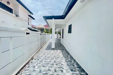 Jalan Suasana, Bandar Tun Hussein Onn