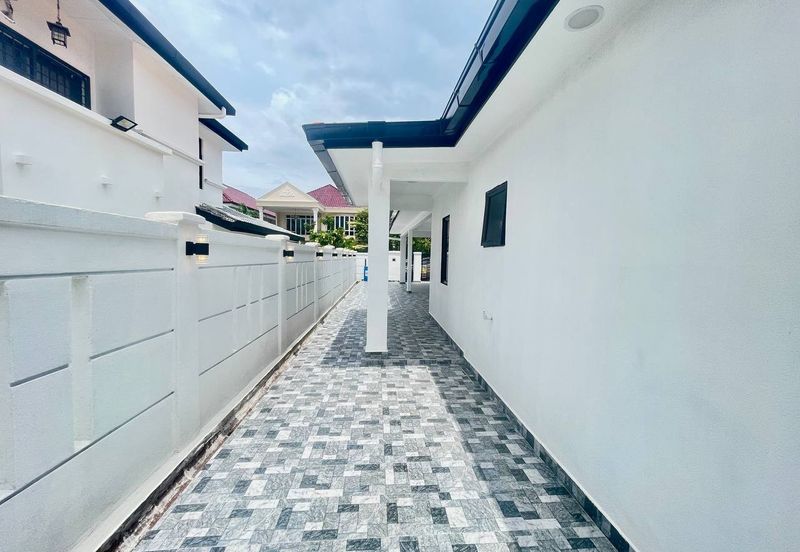 Jalan Suasana, Bandar Tun Hussein Onn