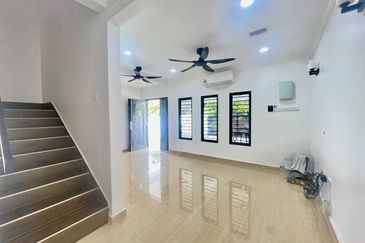 Jalan Suasana, Bandar Tun Hussein Onn