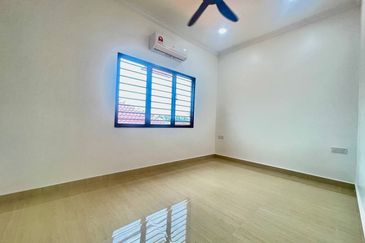 Jalan Suasana, Bandar Tun Hussein Onn