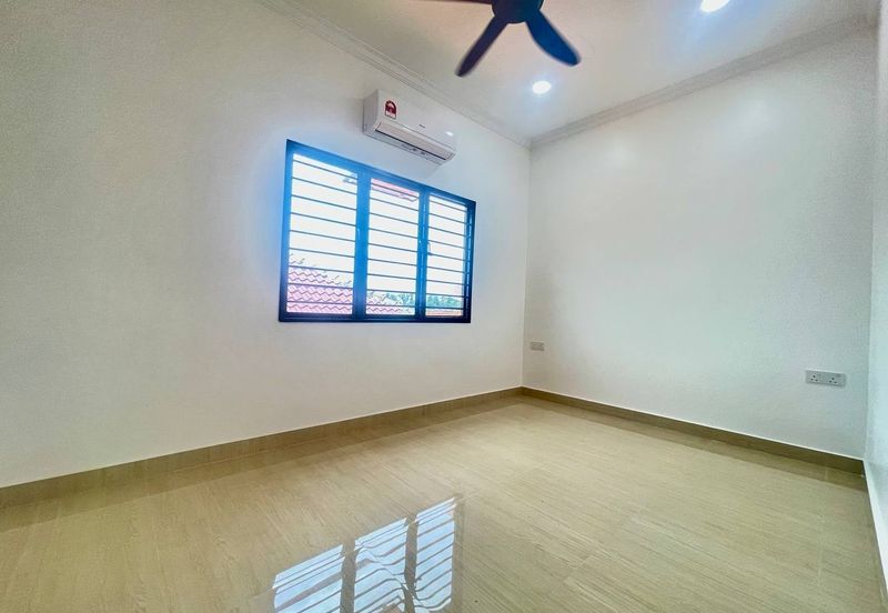 Jalan Suasana, Bandar Tun Hussein Onn