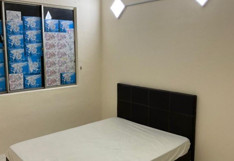 Vista Pinggiran, Taman Pinggiran Putra