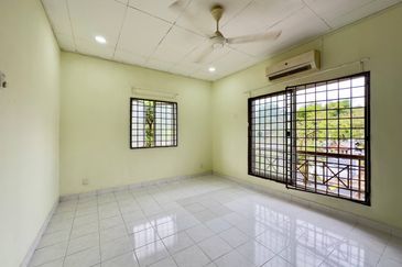 Jalan Spektrum U16 @ Taman Bukit Subang