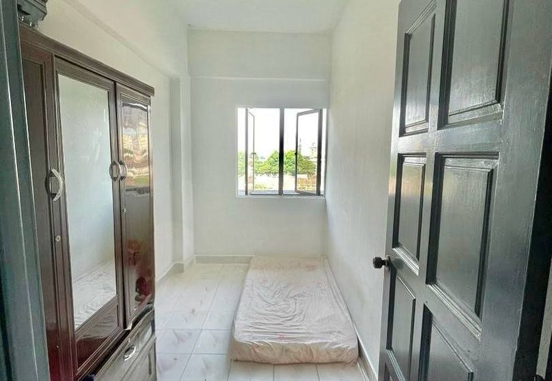 Turf View Apartment (Mutiara Serdang)