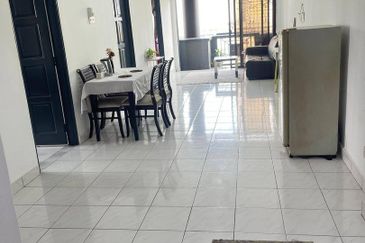 Turf View Apartment (Mutiara Serdang)