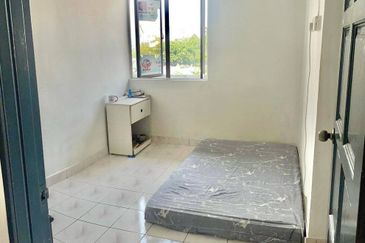 Turf View Apartment (Mutiara Serdang)